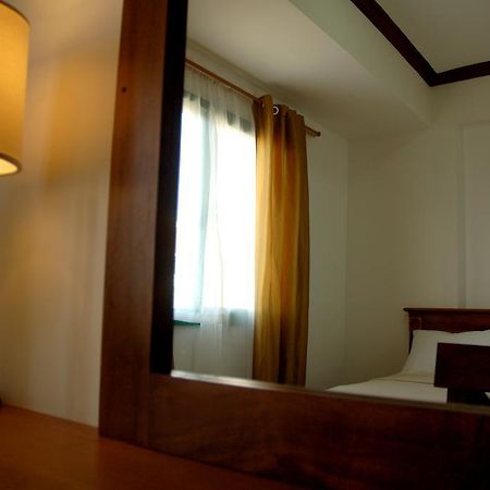 Hotel Isabelle Royale Makati Makati City Exterior foto